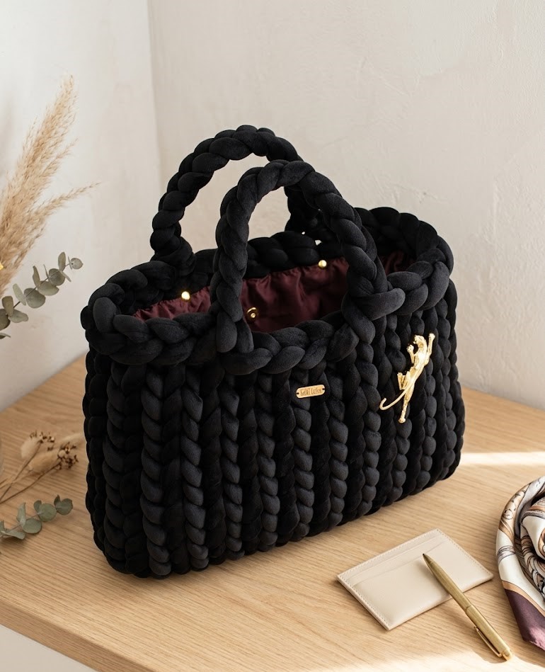 ##La Panthère – Cabas XXL Velvet Nero & Bordeaux##